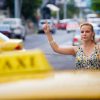 Rewolucja Mobilna w Branży Taxi: Wpływ Ubera i Lyfta na Tradycyjne Firmy Taksówkowe